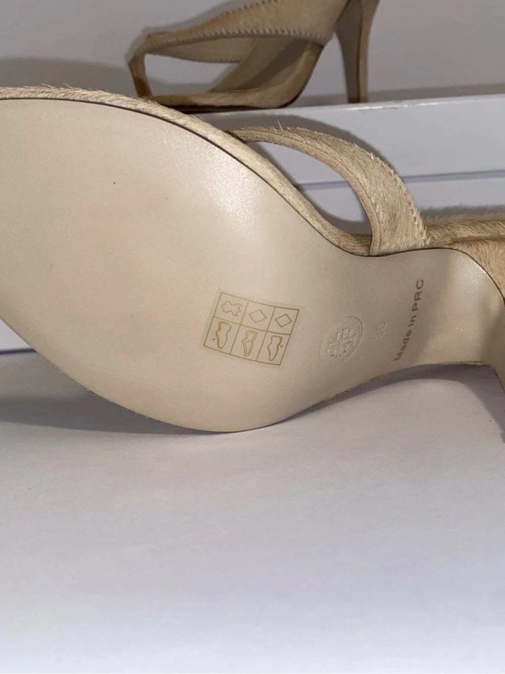 REVOLVE Tokyo Thong Sandal in Tan Calf Hair US Size 6 FEMME LA - NEW - Picture 8 of 16